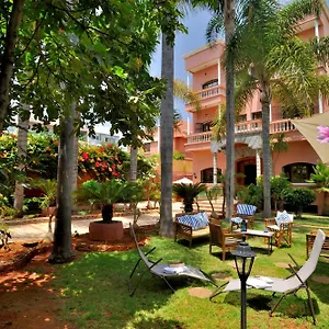 Lhostel A Гостевой дом